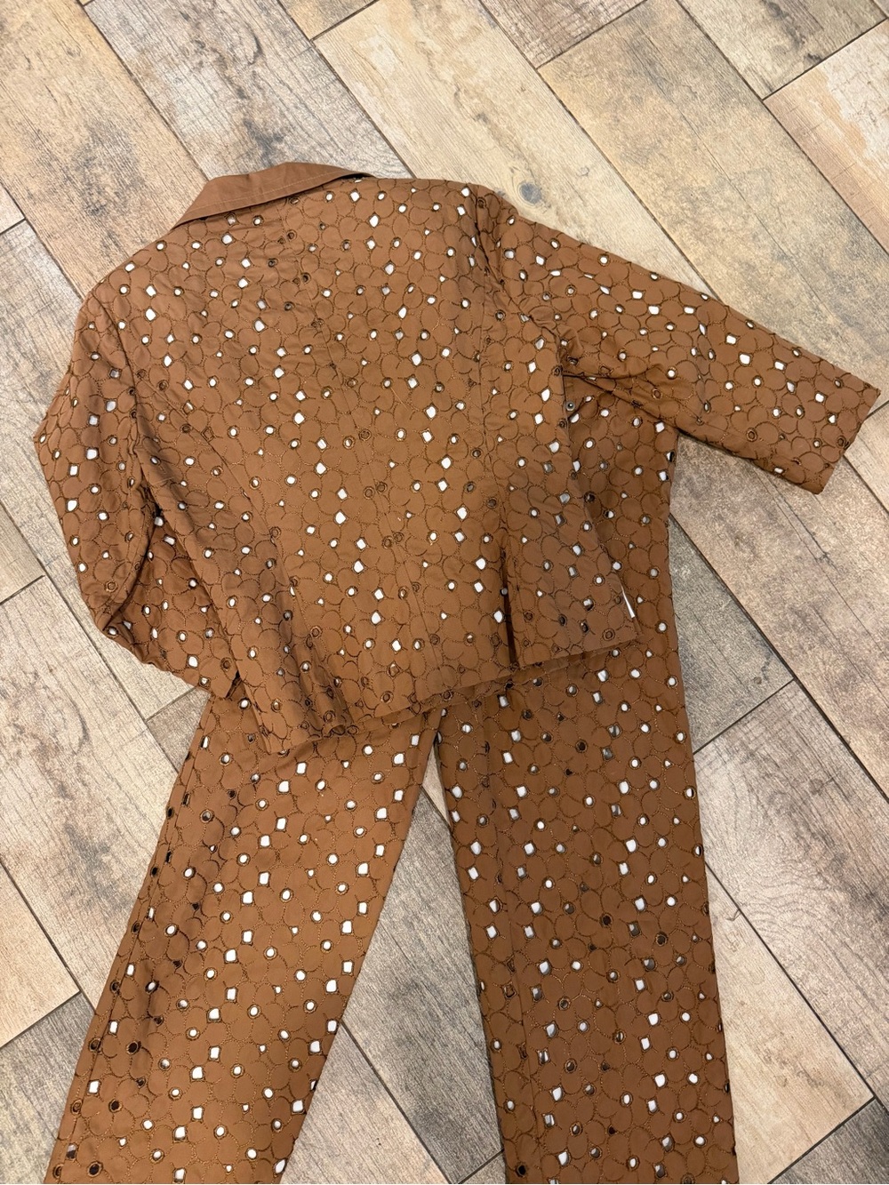 Island Republic Brown Eyelet 3/4 Blazer & Wide-Leg Capri Pants Set White Lining - Picture 2 of 10